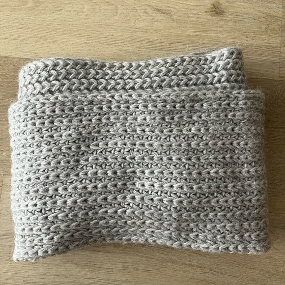 & Other Stories Chunky Wool Scarf - Picture 5 of 5